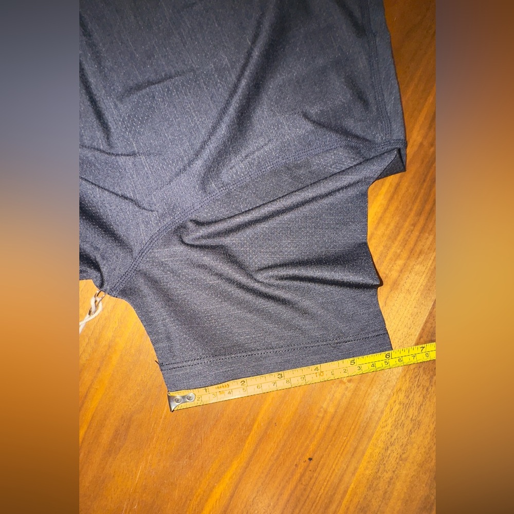 VUORI Dark Short Sleeve Tee Athletic Style - Picture 7 of 11
